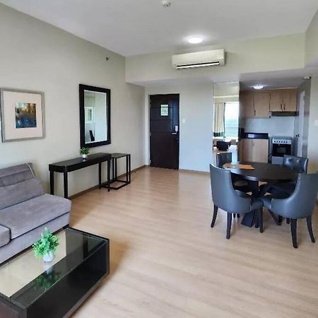Spacious Bgc 2 Bedroom With A View مانيلا المظهر الخارجي الصورة